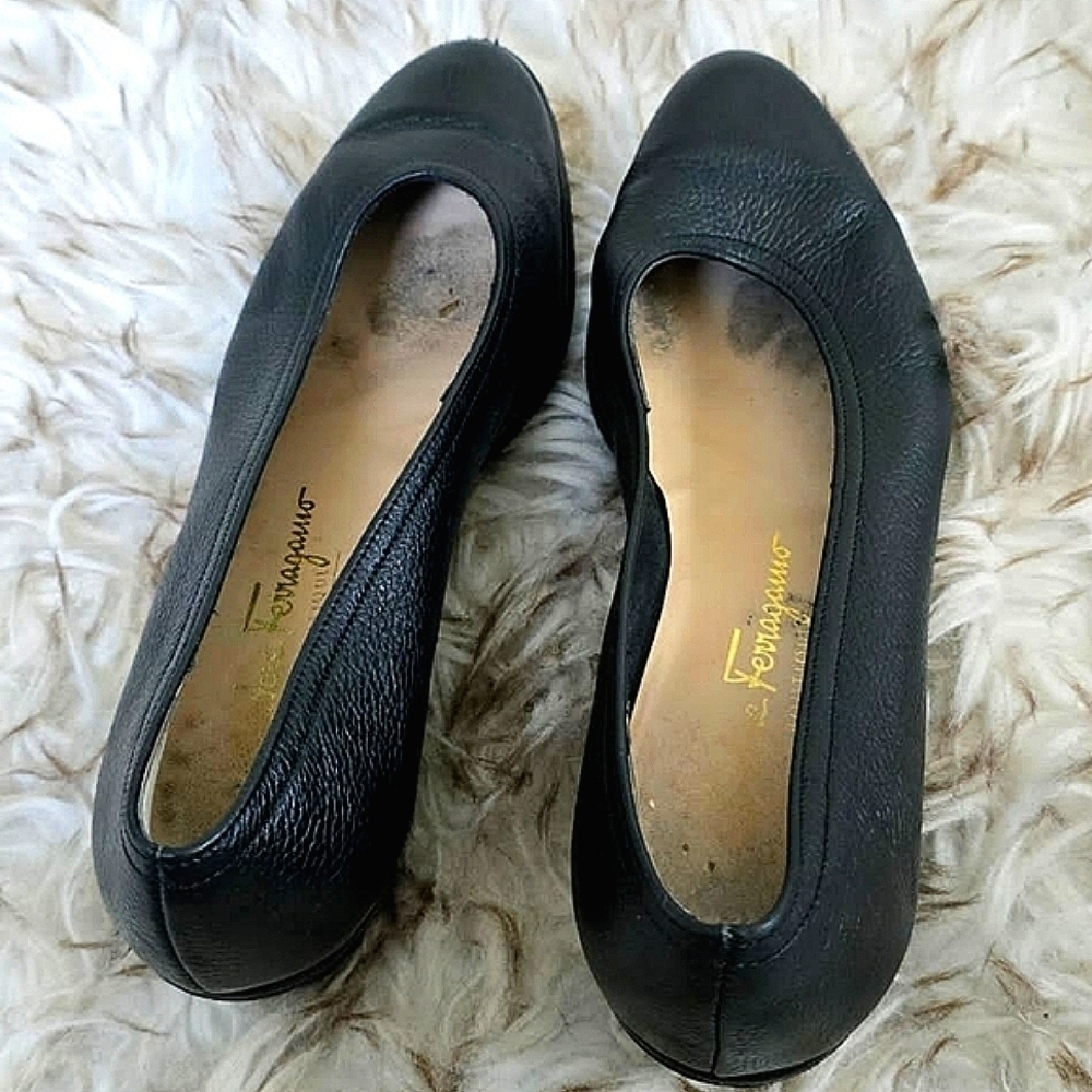 SALVATORE FERRAGAMO Wonen's Black Leather Classic Gancini Toe Size 6.5M✌️ 🌴